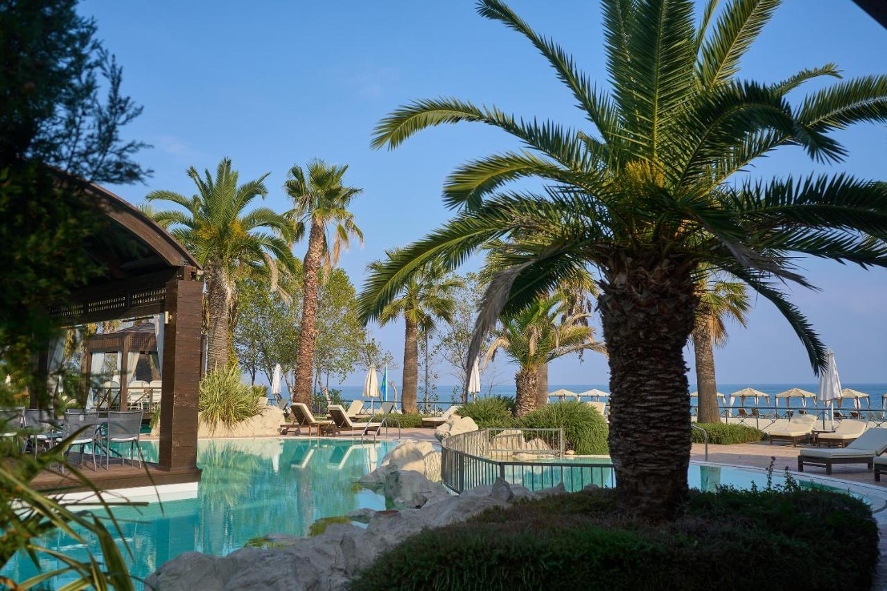 Mediterranean Village Hotel & Spa Paralia Katerinis Bagian luar foto